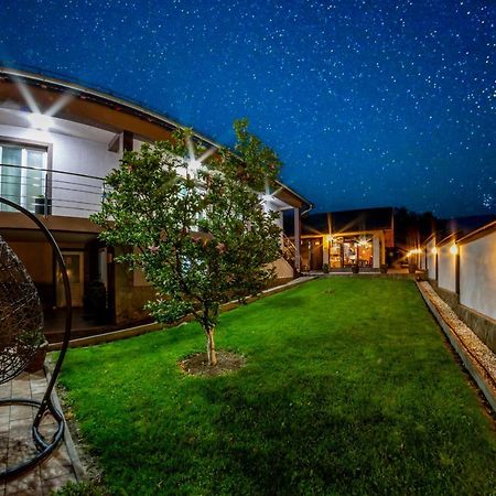 Casa Alex Hotel Novaci-Straini Bagian luar foto