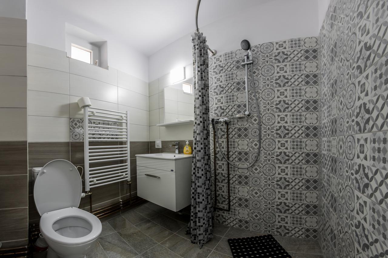 Casa Alex Hotel Novaci-Straini Bagian luar foto