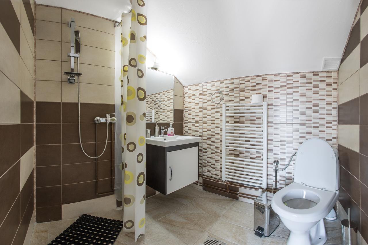 Casa Alex Hotel Novaci-Straini Bagian luar foto