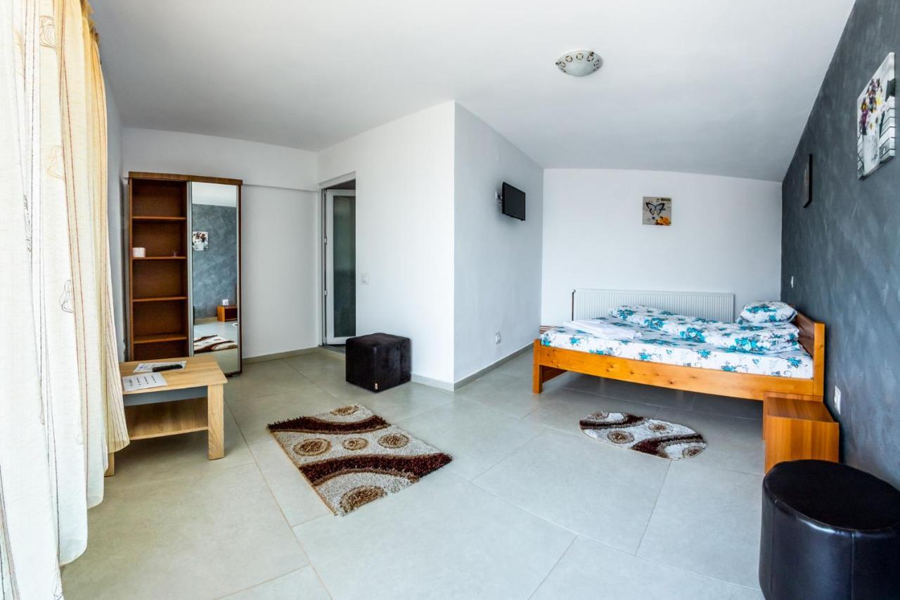 Casa Alex Hotel Novaci-Straini Bagian luar foto