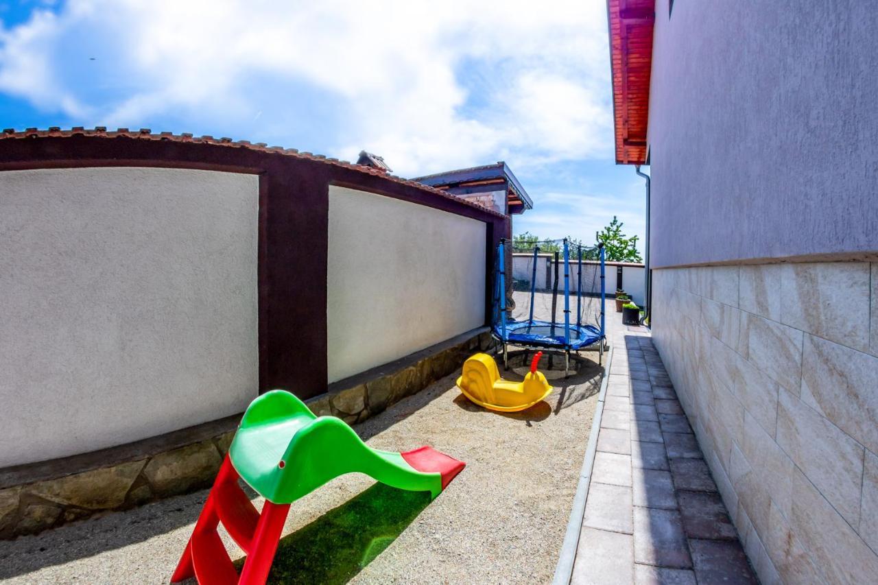 Casa Alex Hotel Novaci-Straini Bagian luar foto