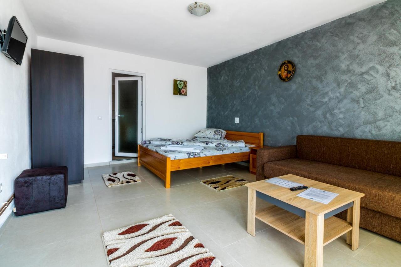 Casa Alex Hotel Novaci-Straini Bagian luar foto